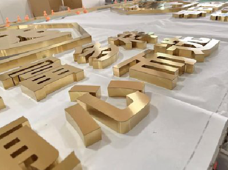 湘乡拉丝不锈钢字的特点。